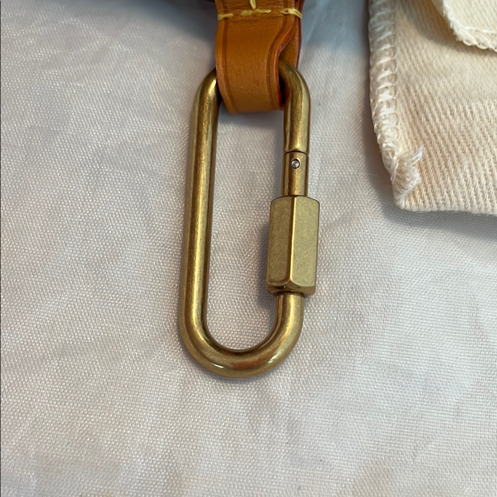 Louis Vuitton Monogram Round Case - Picture 7 of 13